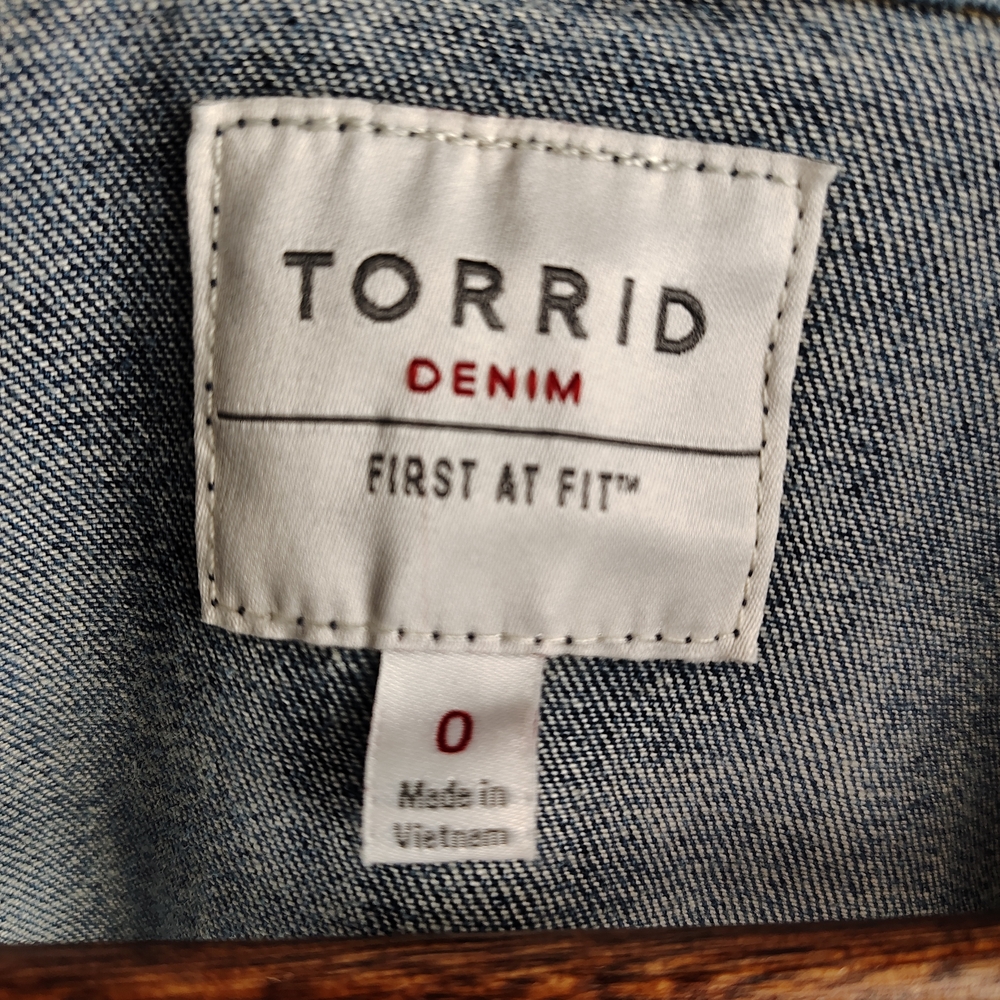Torrid Distressed Medium Wash Denim Jacket Women's Size 0 (Large 10-12) - Picture 8 of 16